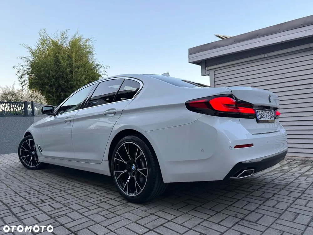 BMW Seria 5 2021 photo 4