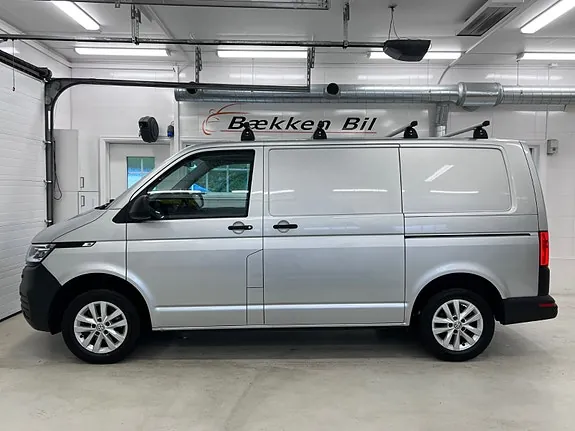 Volkswagen Transporter 2021 photo 2