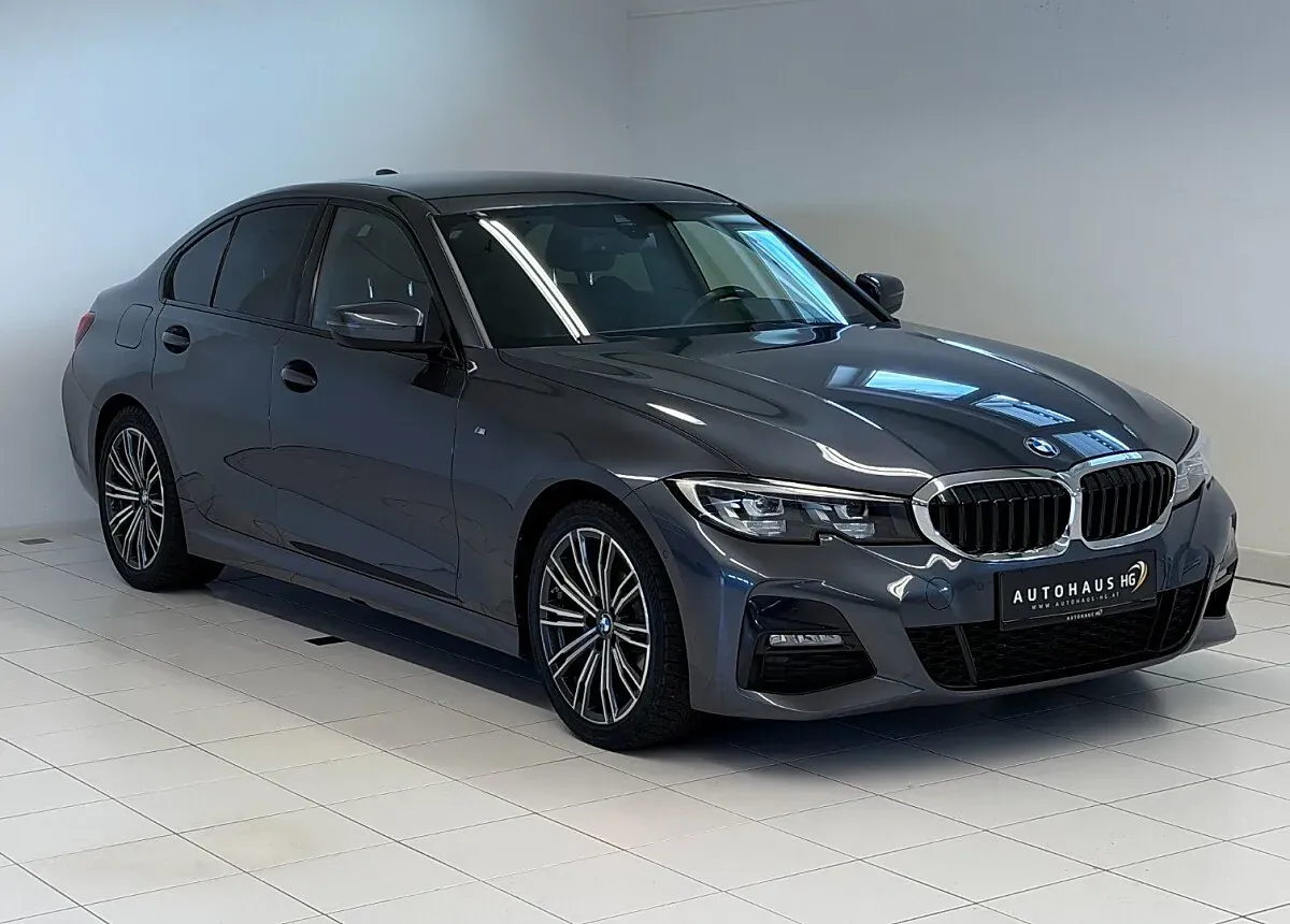 BMW 3 Series 2022 photo 3