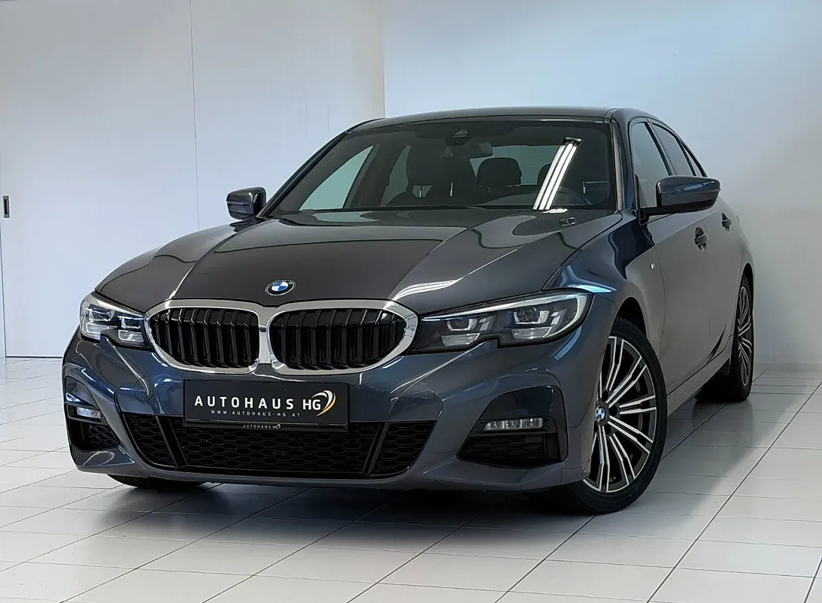 BMW 3 Series 2022 photo 2