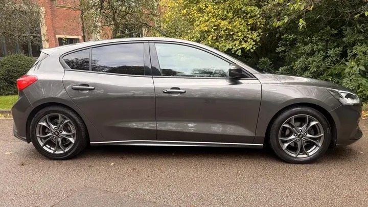 Ford Focus 2018 photo 2
