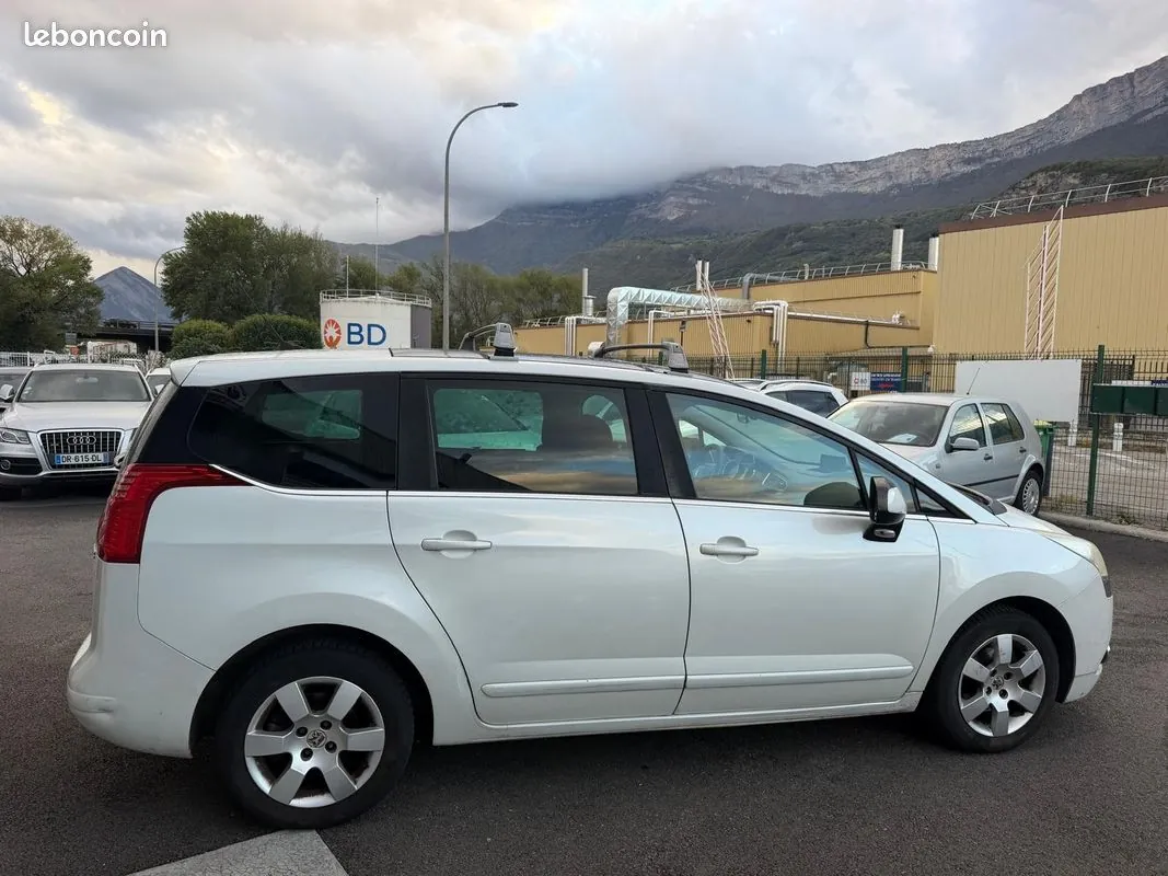 Peugeot 5008 2012 photo 3