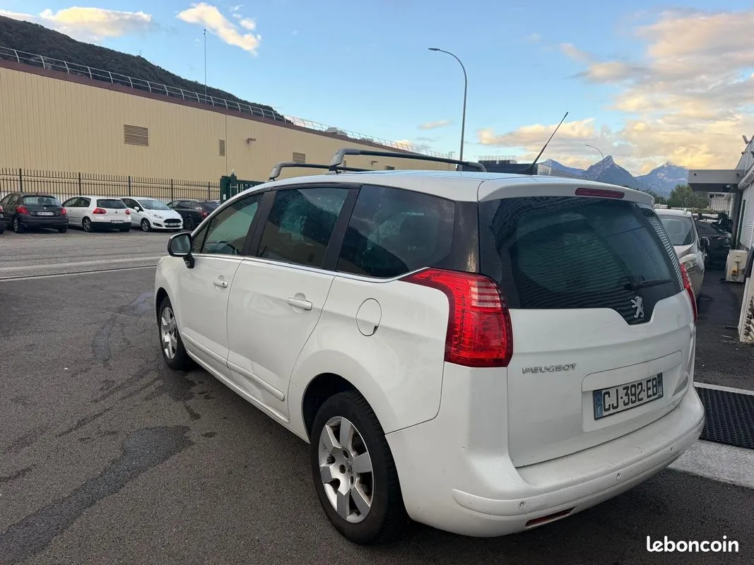 Peugeot 5008 2012 photo 4