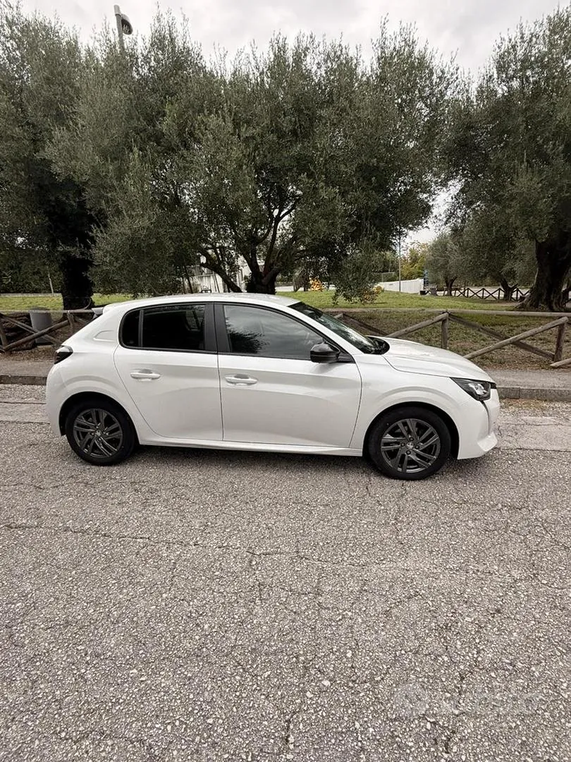 Peugeot 208 2022 photo 2