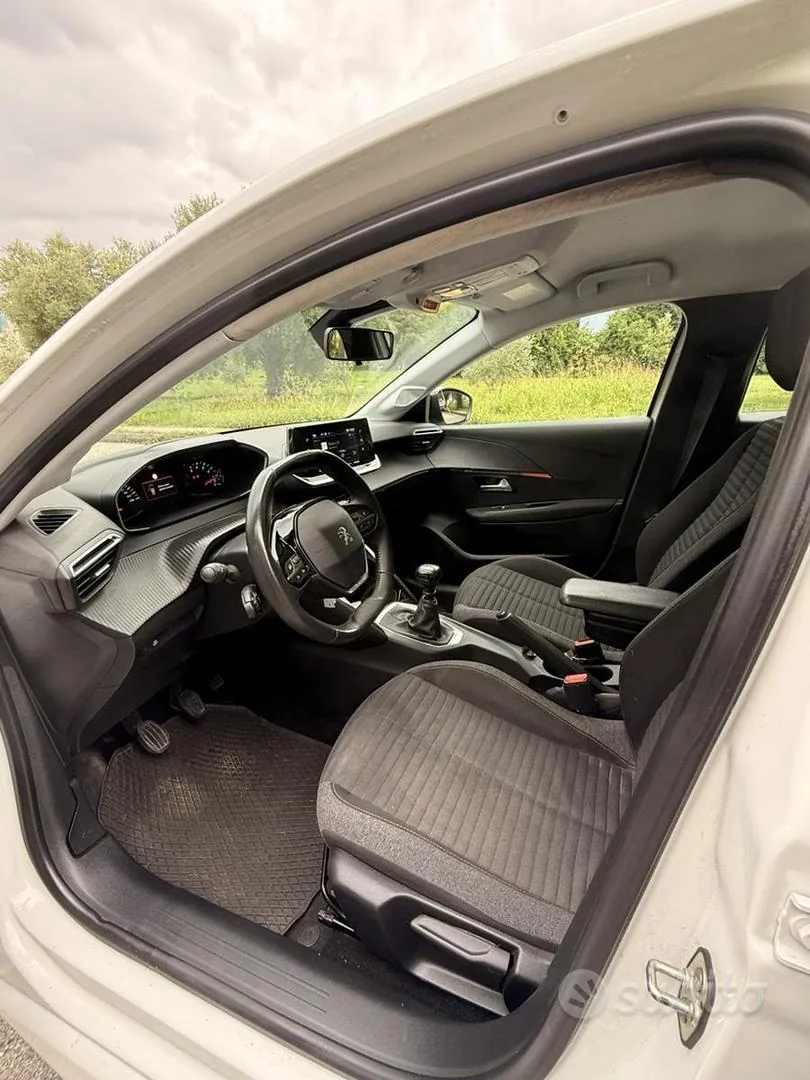 Peugeot 208 2022 photo 5