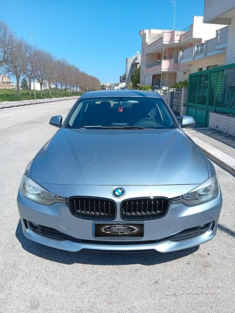 BMW 318 2013 photo 2
