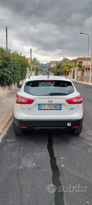 Nissan Qashqai 2015 photo 2
