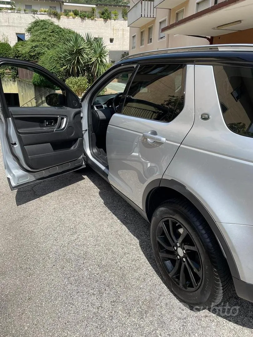 Land Rover Discovery Sport 2016 photo 2