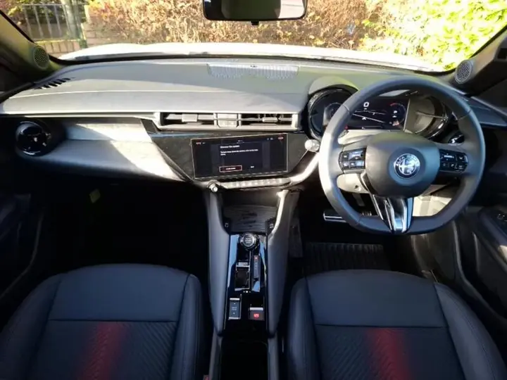 Alfa Romeo Junior 2026 photo 3