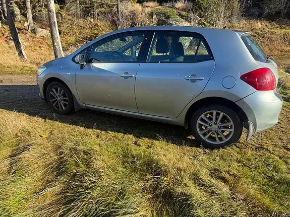 Toyota Auris 2009 photo 4