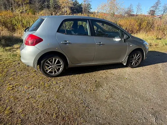 Toyota Auris 2009 photo 3