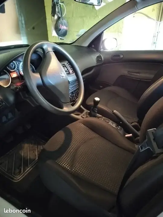 Peugeot 206 2010 photo 3