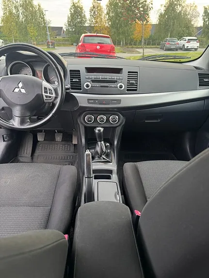 Mitsubishi Lancer 2010 photo 5