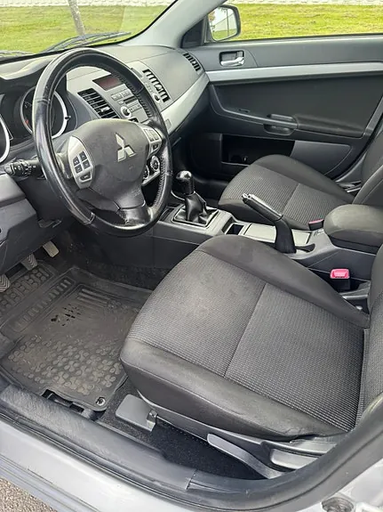 Mitsubishi Lancer 2010 photo 3