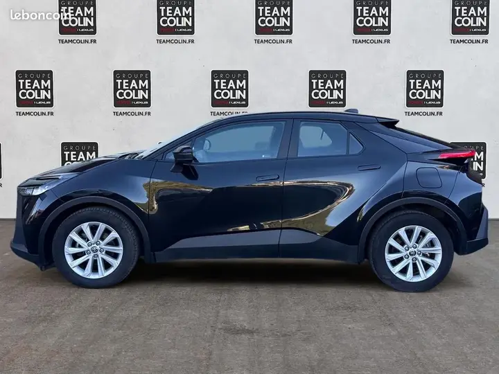 Toyota C-Hr 2025 photo 2