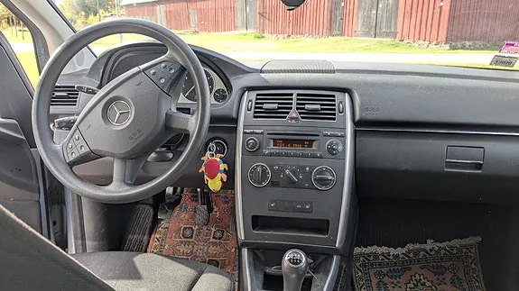 Mercedes-Benz B180 2011 photo 5