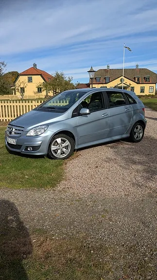 Mercedes-Benz B180 2011 photo 2