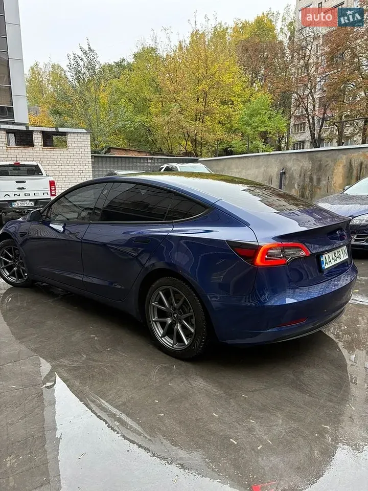 Tesla Model 3 2023 photo 4