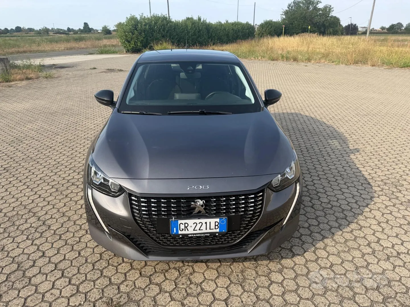 Peugeot 208 2023 photo 2