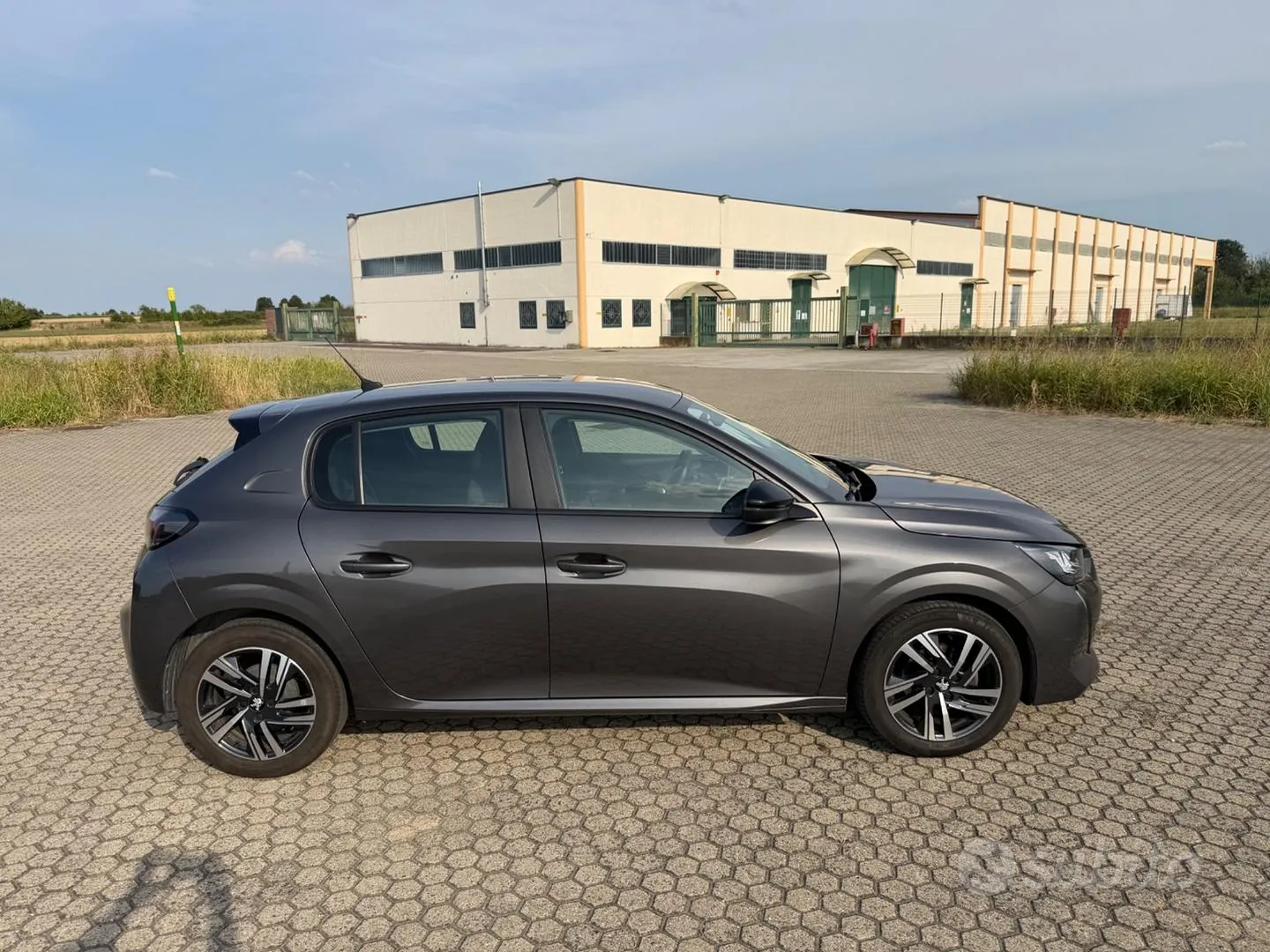 Peugeot 208 2023 photo 5