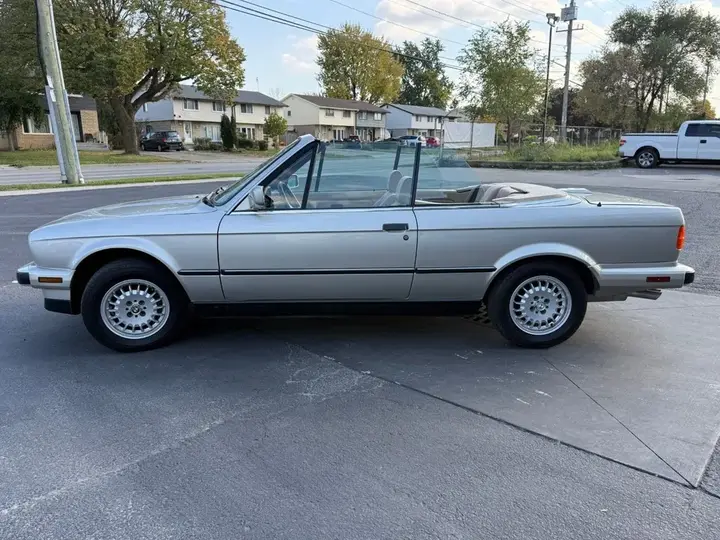 BMW 3 Series 1989 photo 4