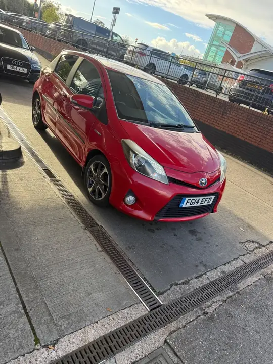 Toyota Yaris 2014 photo 2