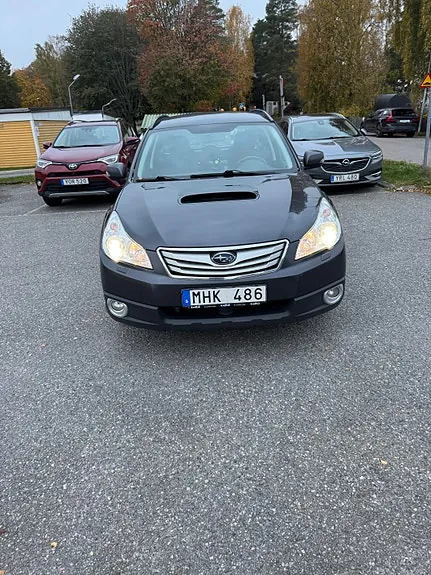 Subaru Outback 2012 photo 2
