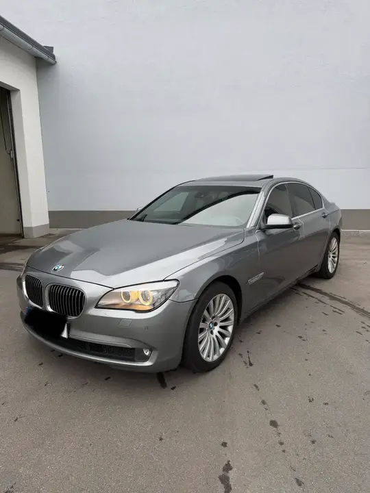 BMW 7 Series 2011 photo 3