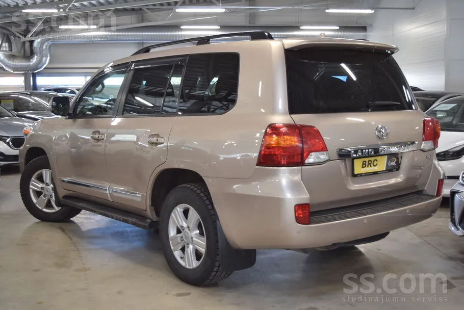Toyota Land Cruiser 2015 photo 2