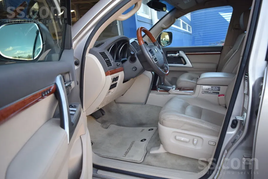 Toyota Land Cruiser 2015 photo 3