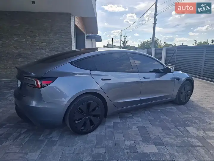 Tesla Model 3 2025 photo 4