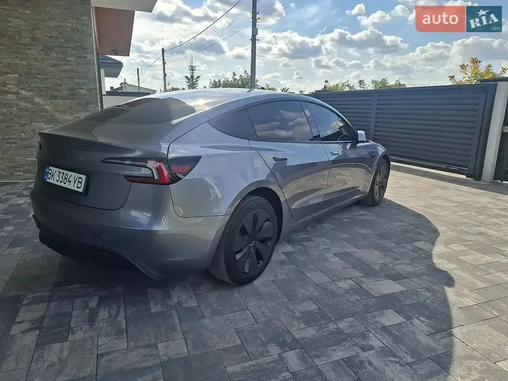 Tesla Model 3 2025 photo 5
