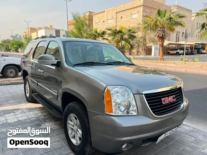 GMC Yukon 2012 photo 3