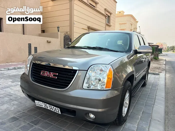 GMC Yukon 2012 photo 2