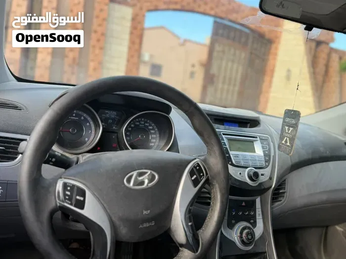 Hyundai Elantra 2013 photo 3