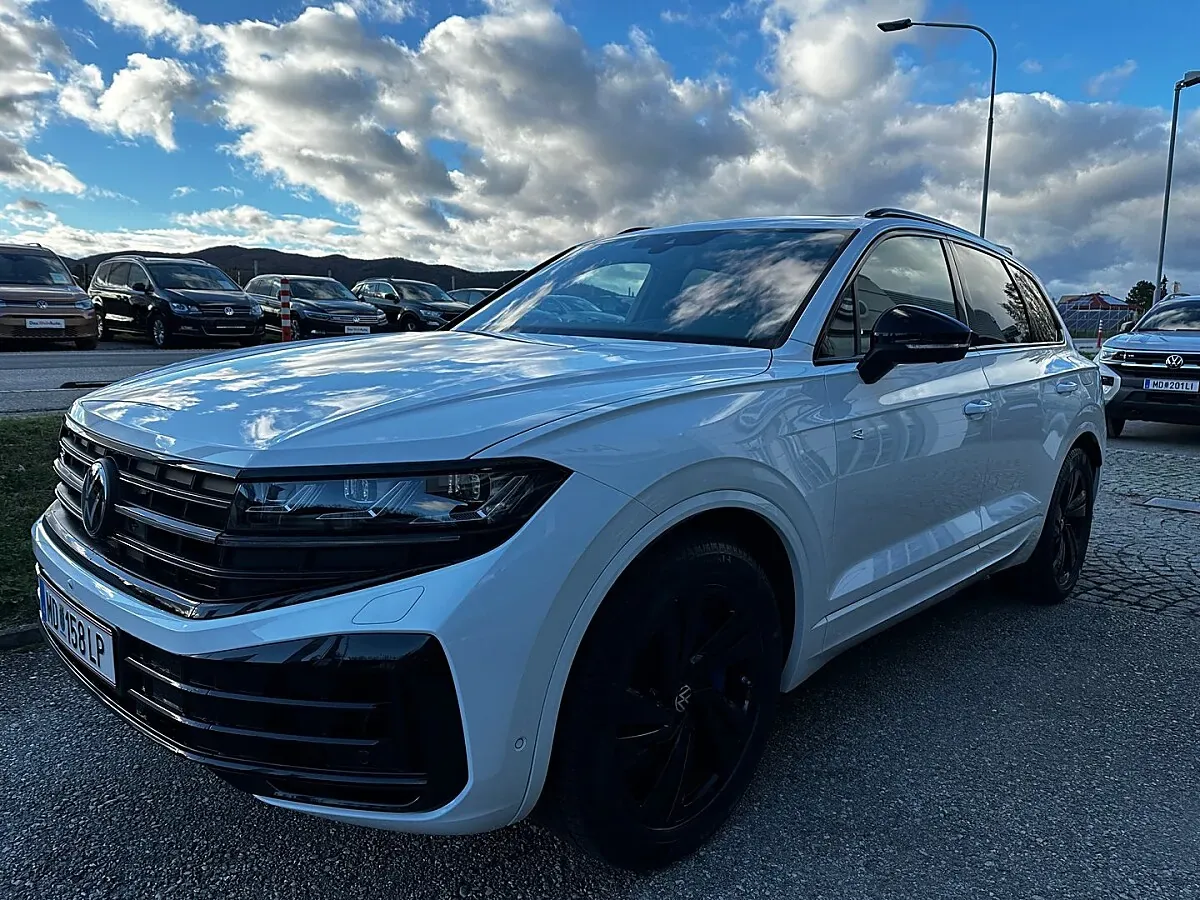 Volkswagen Touareg 2024 photo 2