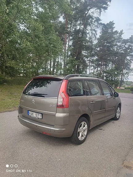 Citroen Grand C4 Picasso 2010 photo 2