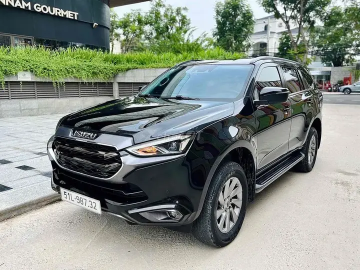 Isuzu Mu-X 2023 photo 2
