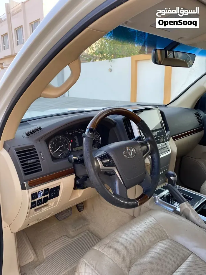 Toyota Land Cruiser 2016 photo 2