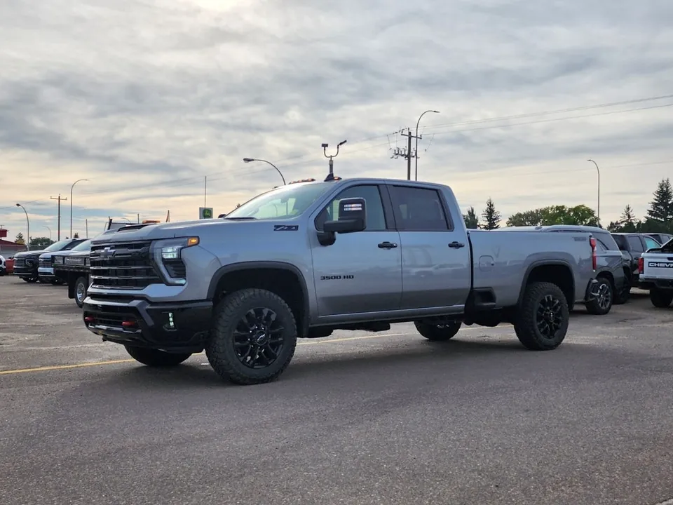 Chevrolet Silverado 3500Hd 2026 photo 2