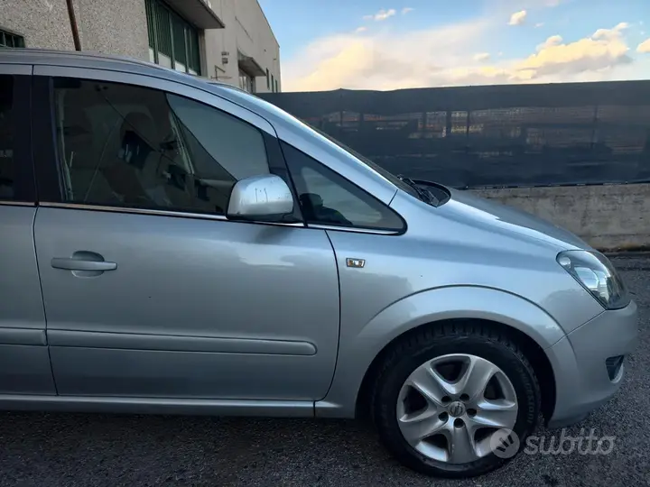 Opel Zafira 2012 photo 4
