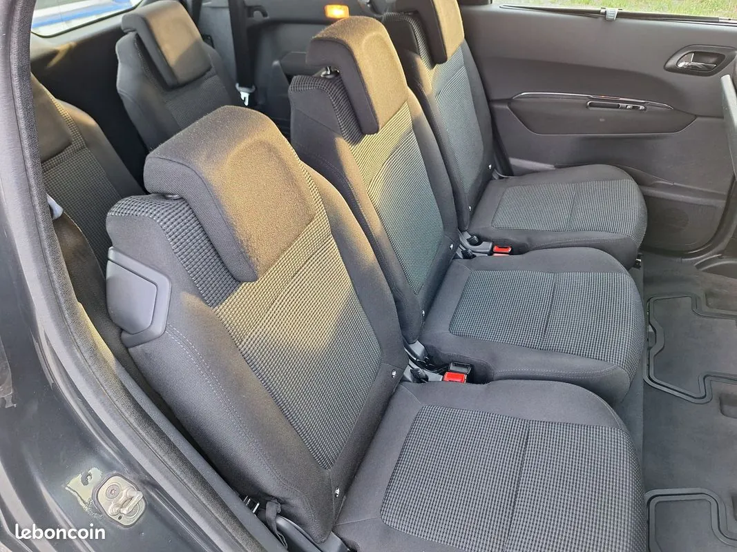 Peugeot 5008 2011 photo 5
