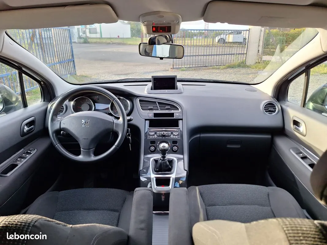 Peugeot 5008 2011 photo 4