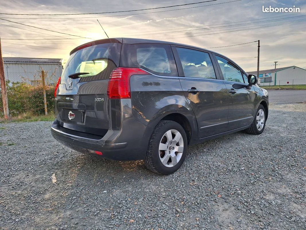 Peugeot 5008 2011 photo 3