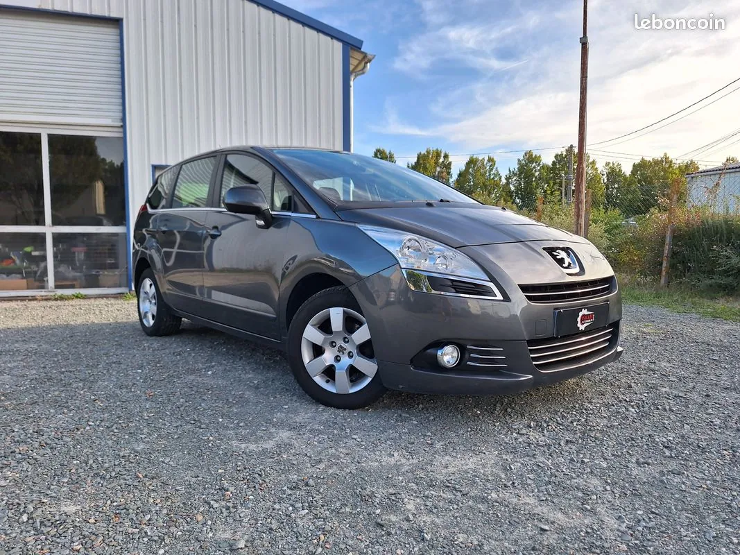 Peugeot 5008 2011 photo 2