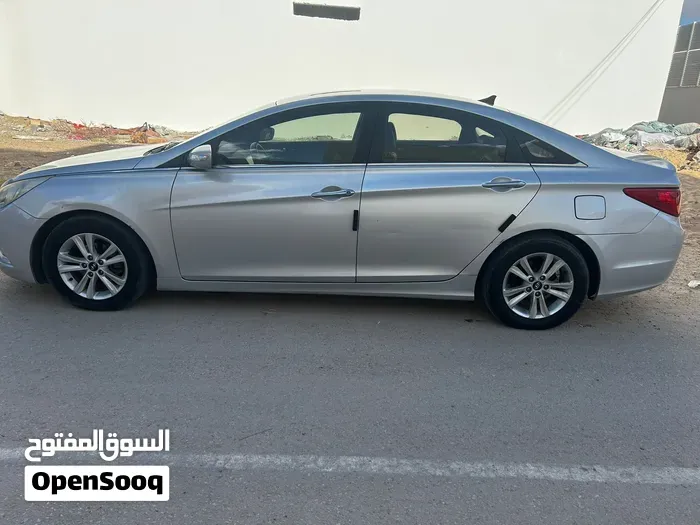 Hyundai Sonata 2011 photo 2