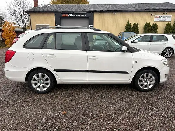 Skoda Fabia 2012 photo 2