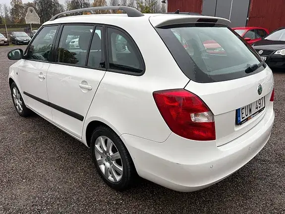 Skoda Fabia 2012 photo 4