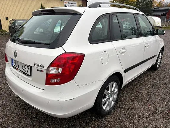 Skoda Fabia 2012 photo 3