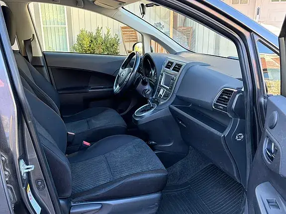 Toyota Verso-S 2012 photo 5
